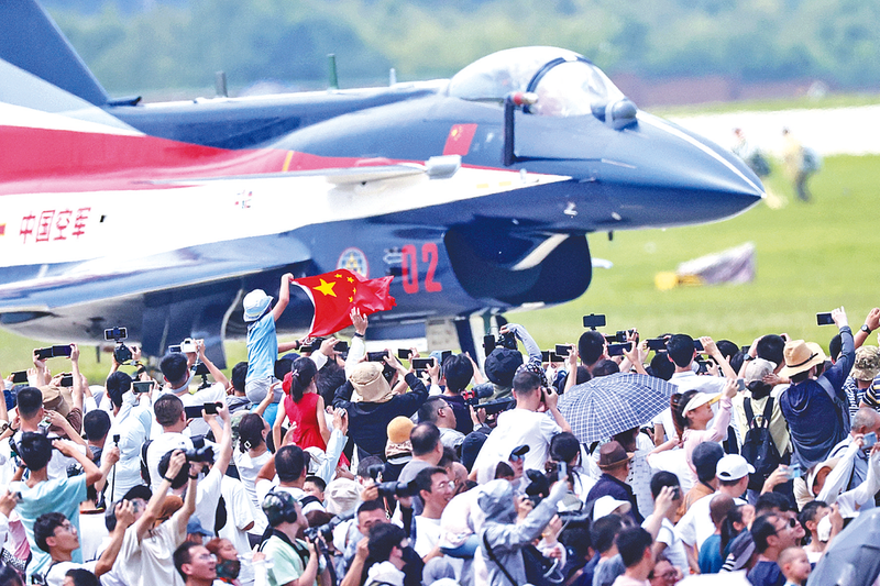 操小妞逼长春航空展迎来首个公众日